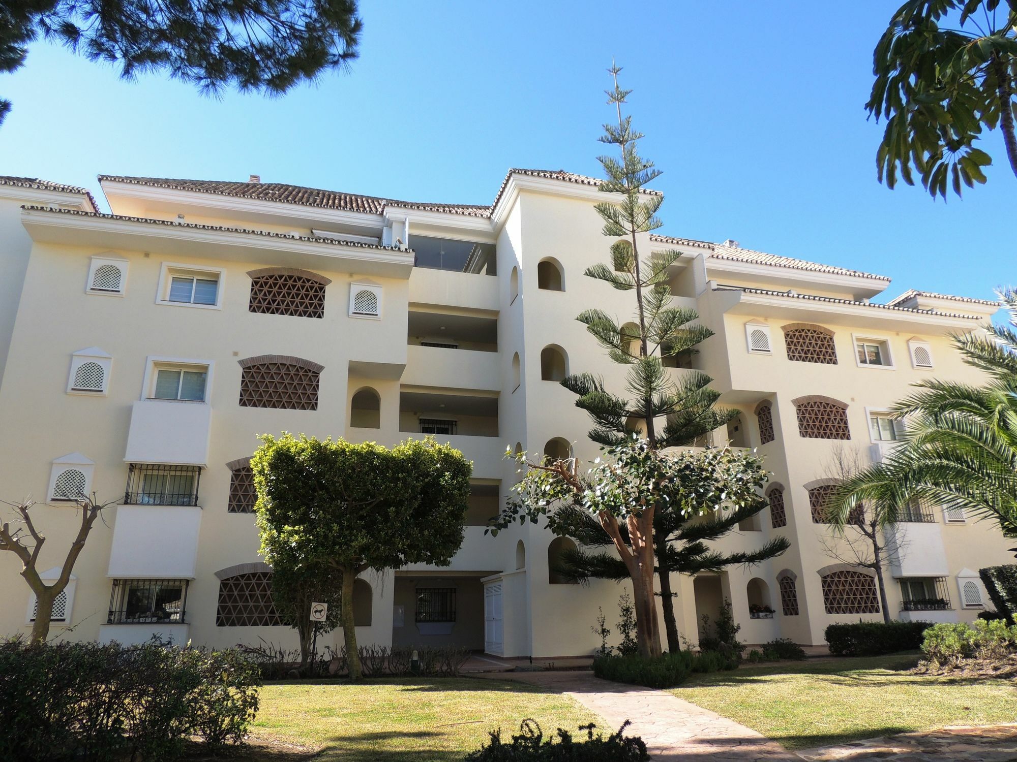 44677 - Hacienda Playa - 2 Bedrooms Pool View Marbella